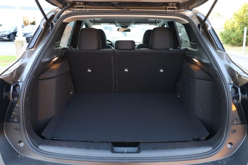 Nissan Kicks Vehicle Full-screen Gallery Image 7