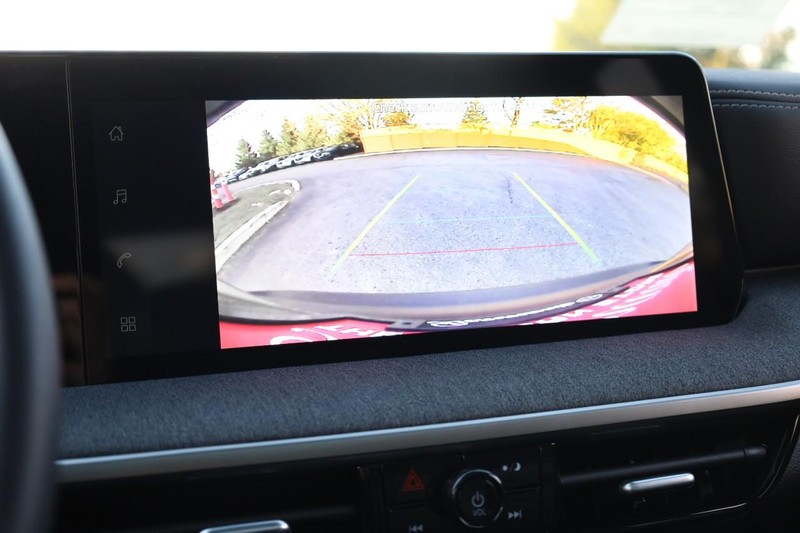 Nissan Kicks Vehicle Full-screen Gallery Image 14