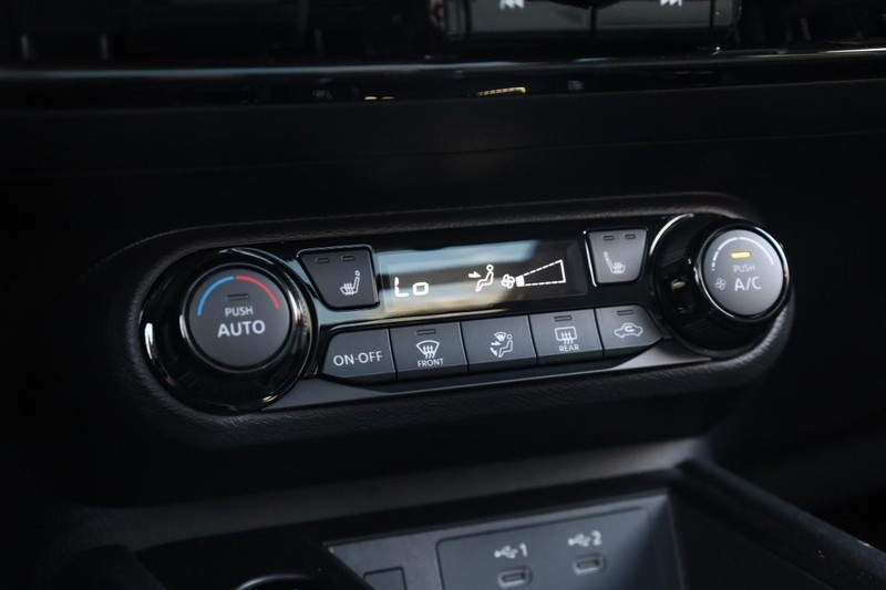 Nissan Kicks Vehicle Full-screen Gallery Image 16