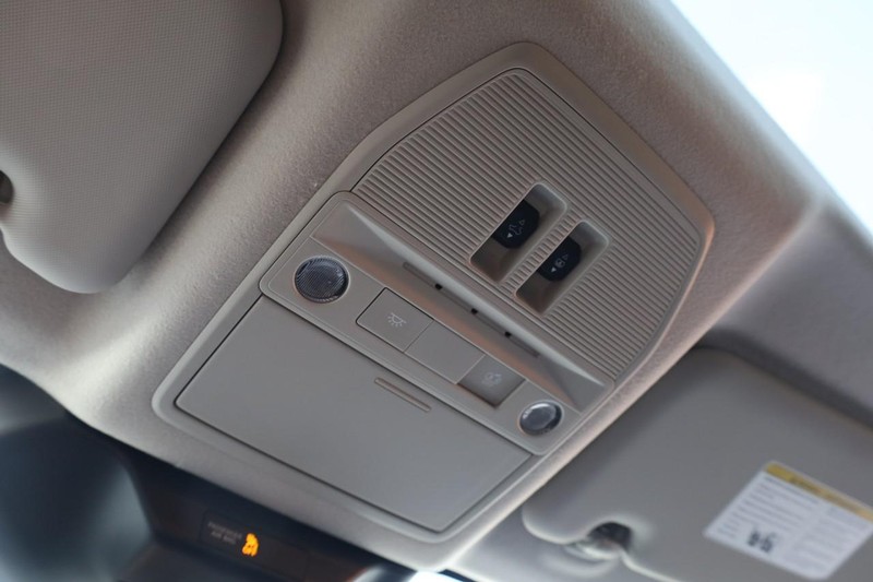 Nissan Kicks Vehicle Full-screen Gallery Image 19