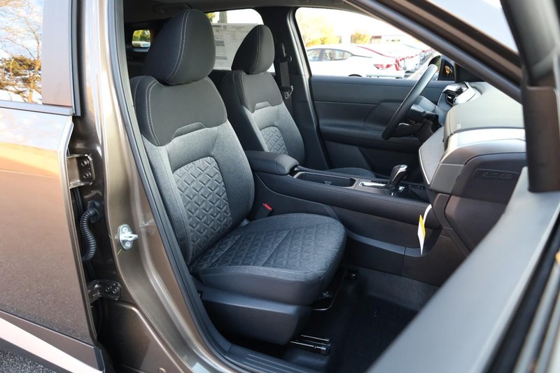 Nissan Kicks Vehicle Full-screen Gallery Image 25