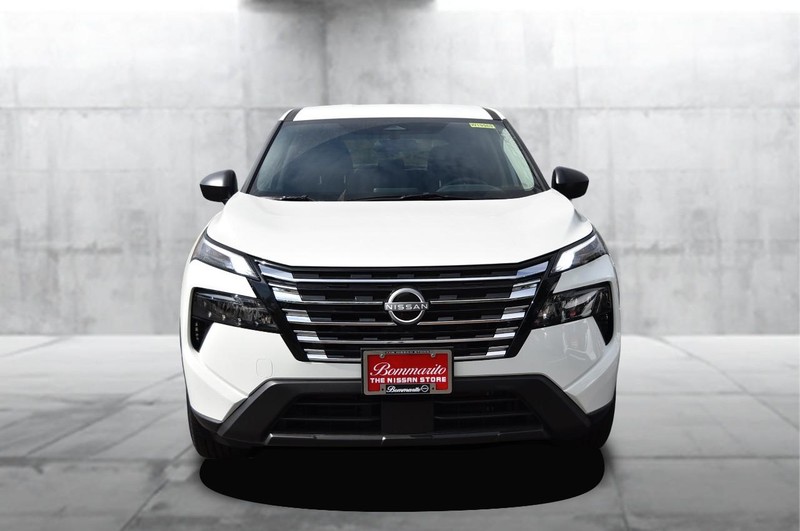 Nissan Rogue Vehicle Full-screen Gallery Image 4