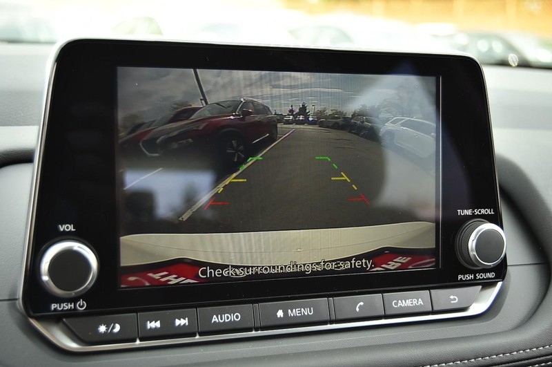 Nissan Rogue Vehicle Full-screen Gallery Image 13