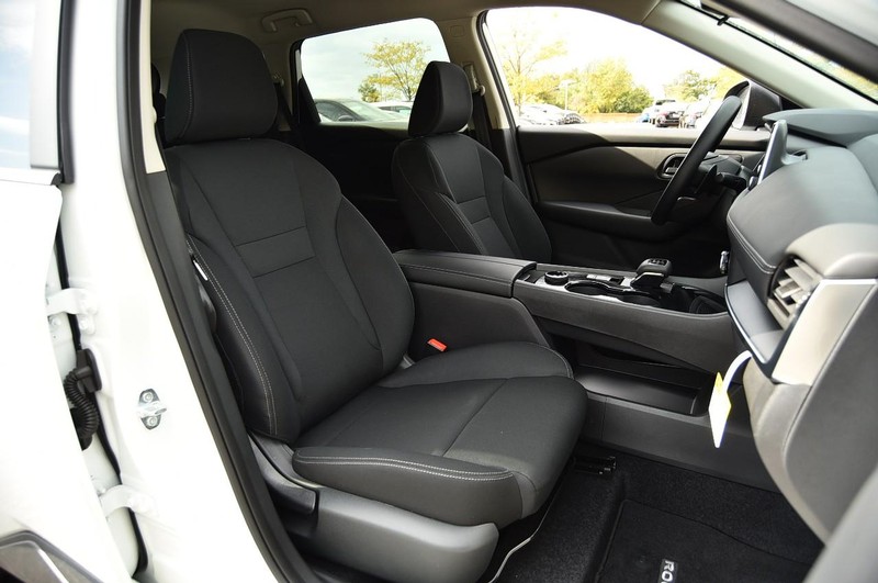 Nissan Rogue Vehicle Full-screen Gallery Image 20