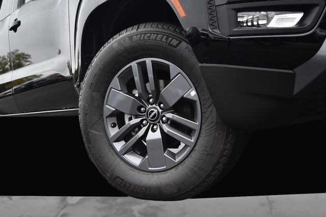 Nissan Frontier Vehicle Image 03