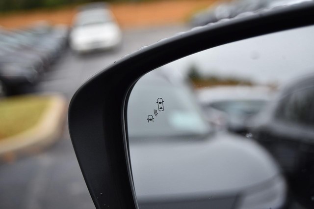 Nissan Frontier Vehicle Image 12