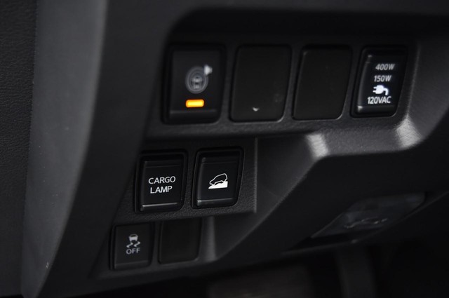 Nissan Frontier Vehicle Image 14