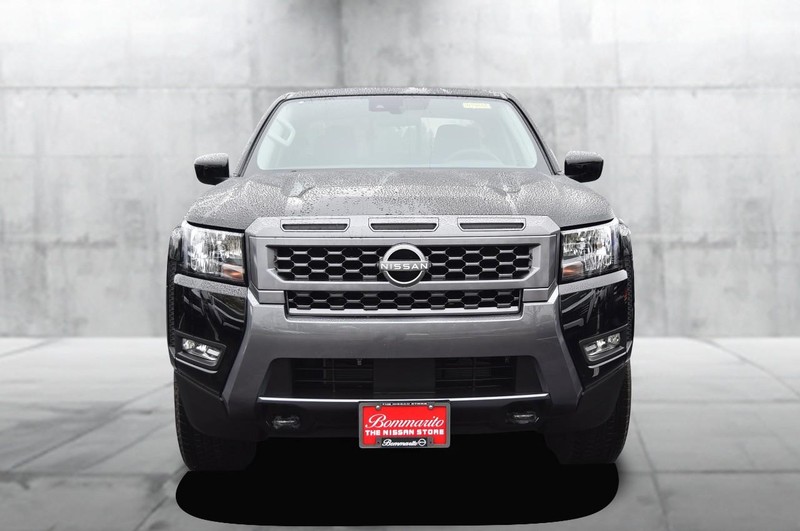 Nissan Frontier Vehicle Full-screen Gallery Image 4