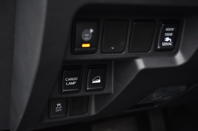 Nissan Frontier Vehicle Full-screen Gallery Image 14