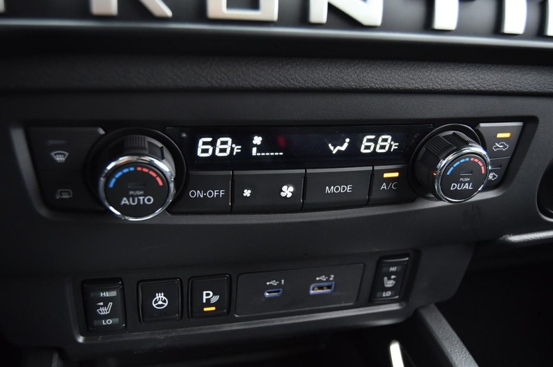 Nissan Frontier Vehicle Full-screen Gallery Image 18