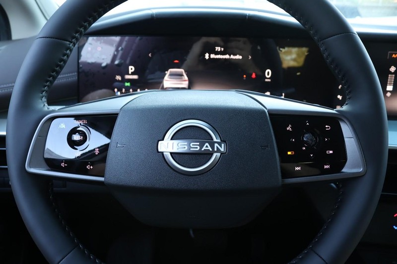 Nissan Murano Vehicle Full-screen Gallery Image 8