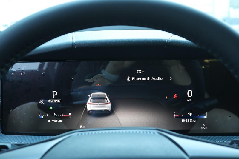 Nissan Murano Vehicle Full-screen Gallery Image 9