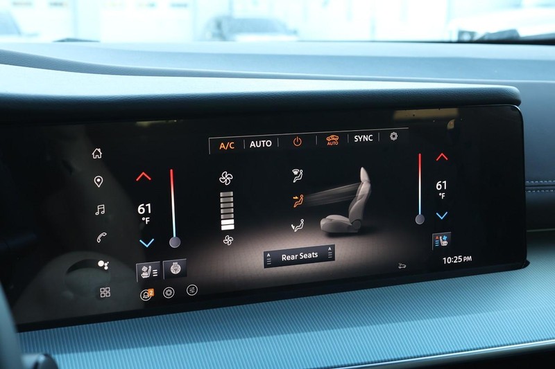 Nissan Murano Vehicle Full-screen Gallery Image 10