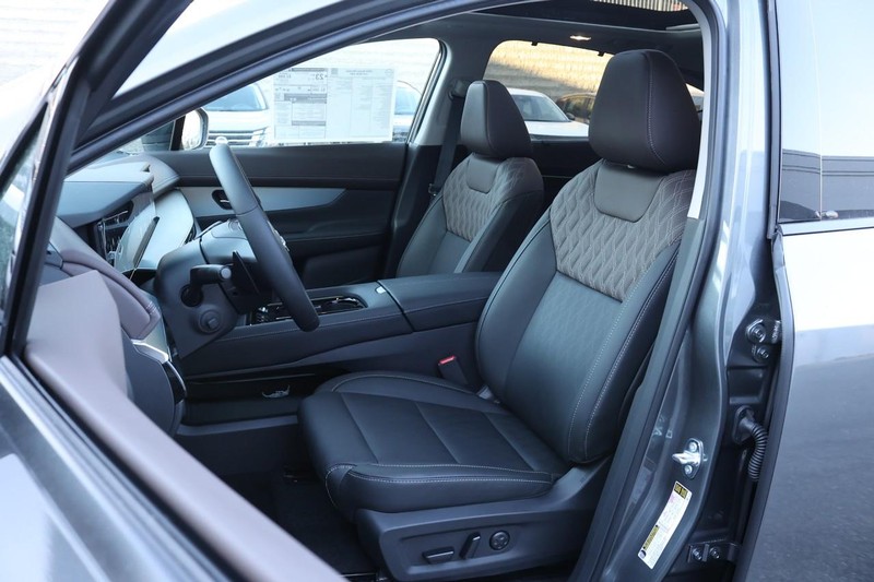 Nissan Murano Vehicle Full-screen Gallery Image 17