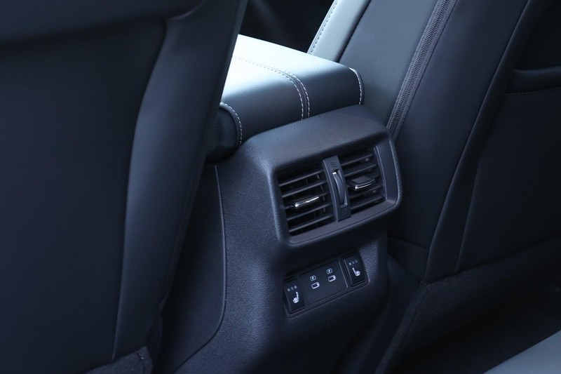 Nissan Murano Vehicle Full-screen Gallery Image 20