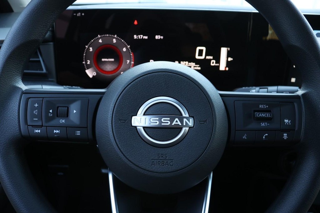 Nissan Kicks Vehicle Image 08