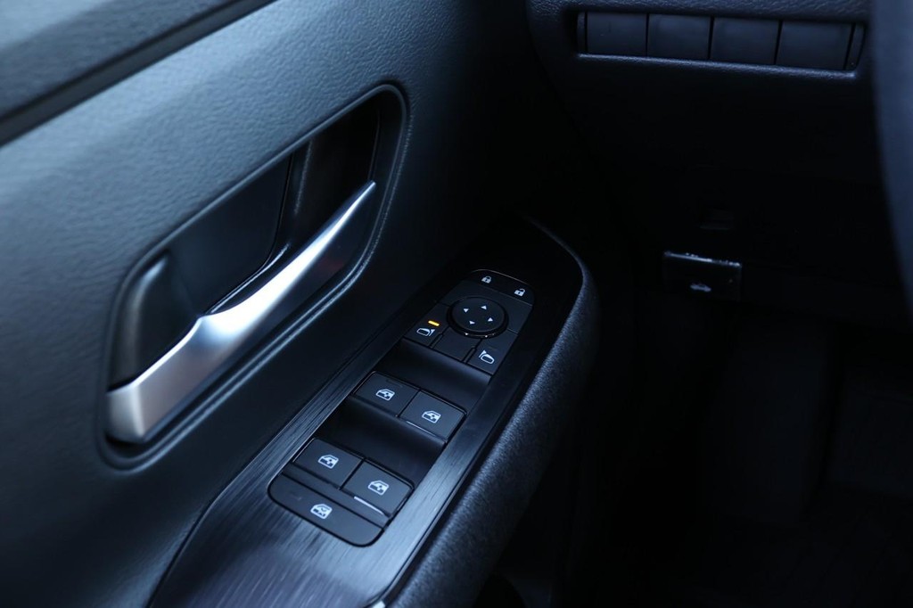 Nissan Kicks Vehicle Image 14