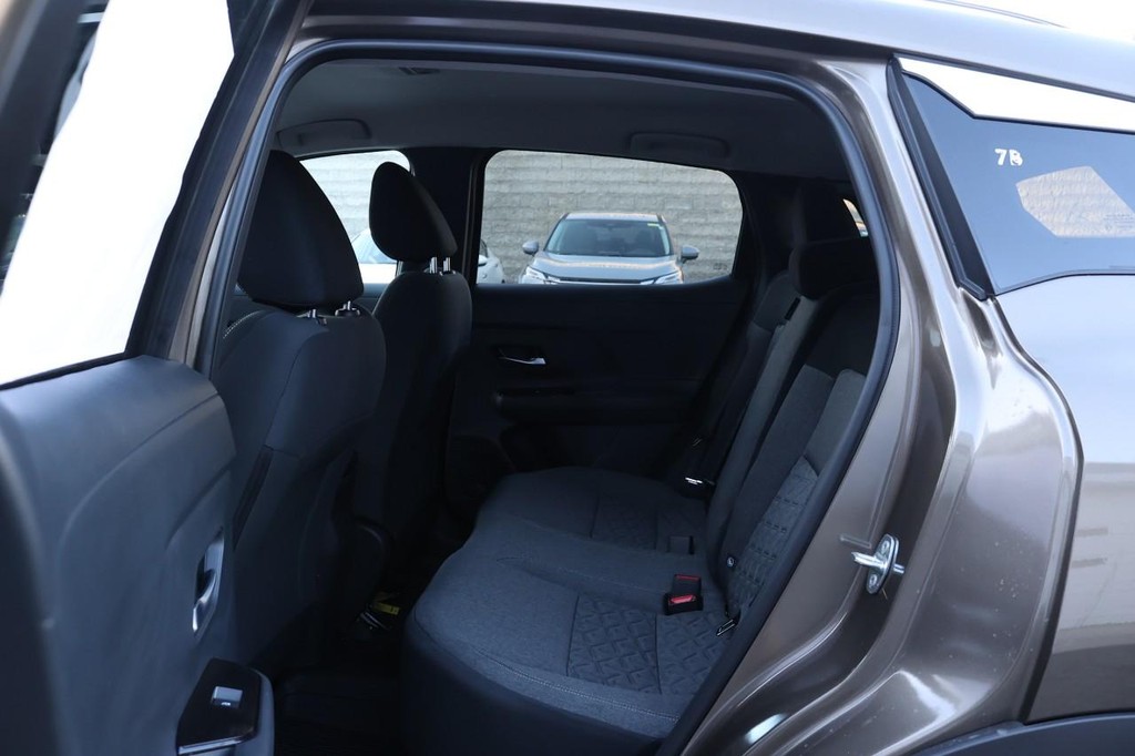 Nissan Kicks Vehicle Image 16