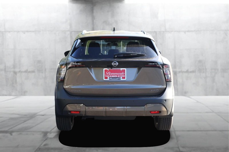 Nissan Kicks Vehicle Full-screen Gallery Image 6