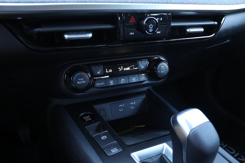 Nissan Kicks Vehicle Full-screen Gallery Image 12