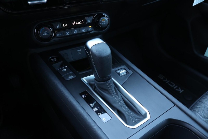 Nissan Kicks Vehicle Full-screen Gallery Image 13