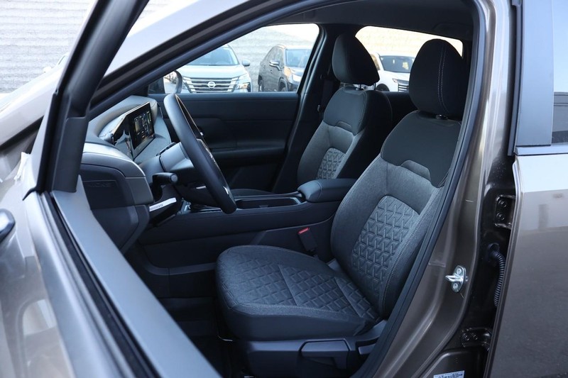 Nissan Kicks Vehicle Full-screen Gallery Image 15