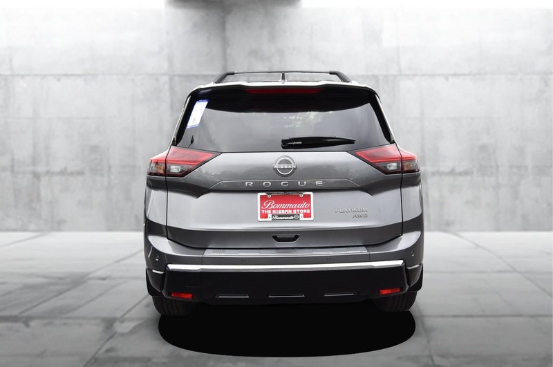 Nissan Rogue Vehicle Full-screen Gallery Image 6