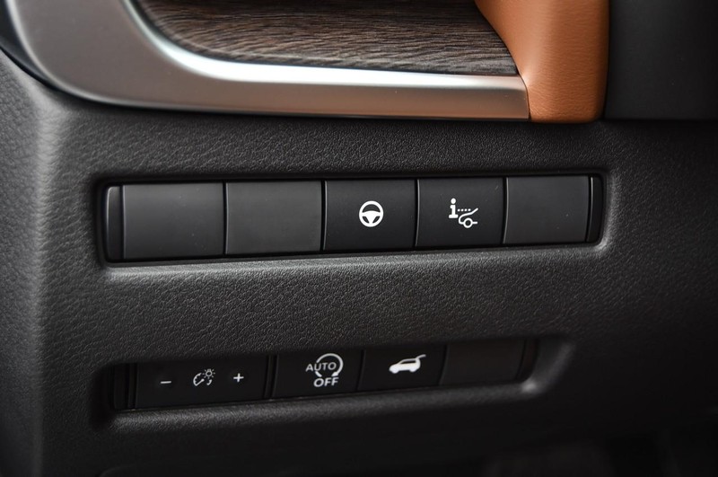 Nissan Rogue Vehicle Full-screen Gallery Image 12