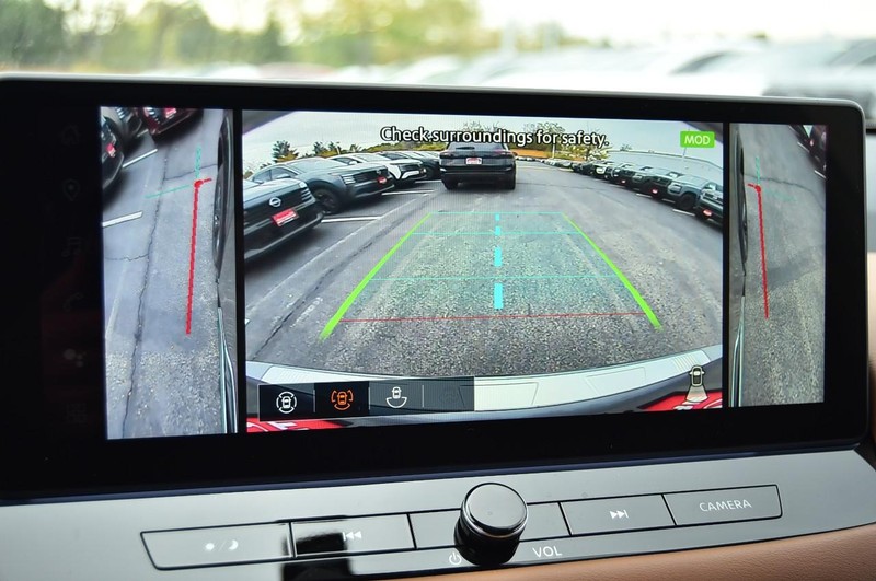 Nissan Rogue Vehicle Full-screen Gallery Image 15