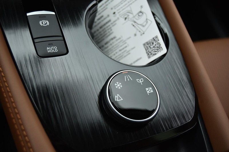 Nissan Rogue Vehicle Full-screen Gallery Image 20