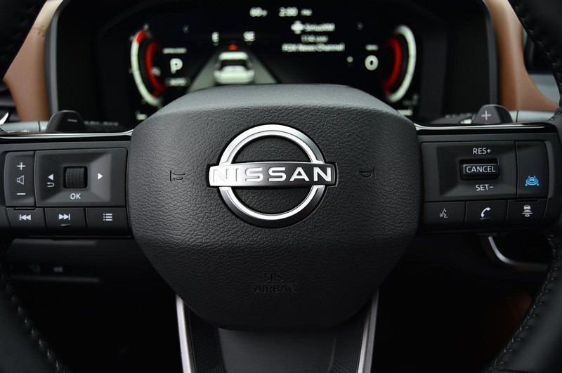 Nissan Rogue Vehicle Full-screen Gallery Image 21