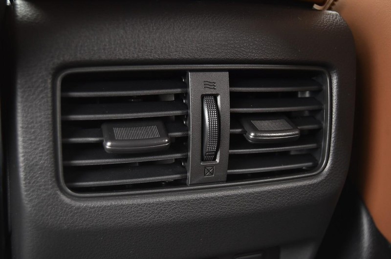 Nissan Rogue Vehicle Full-screen Gallery Image 26