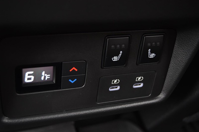 Nissan Rogue Vehicle Full-screen Gallery Image 27