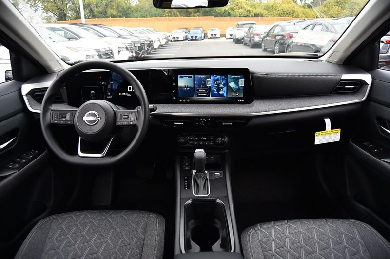 Nissan Kicks Vehicle Full-screen Gallery Image 8