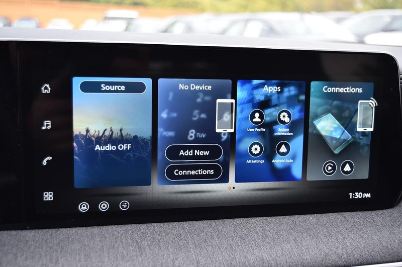 Nissan Kicks Vehicle Full-screen Gallery Image 13