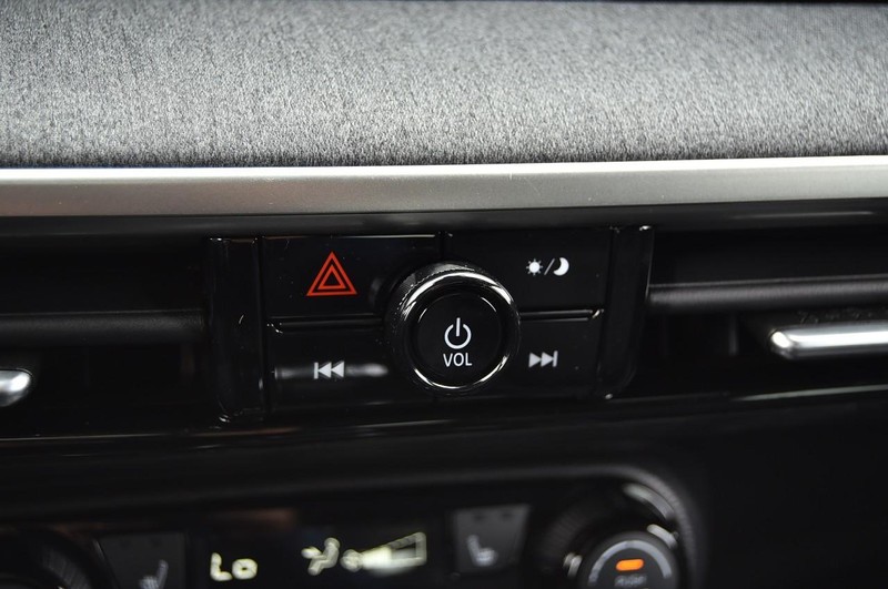 Nissan Kicks Vehicle Full-screen Gallery Image 14