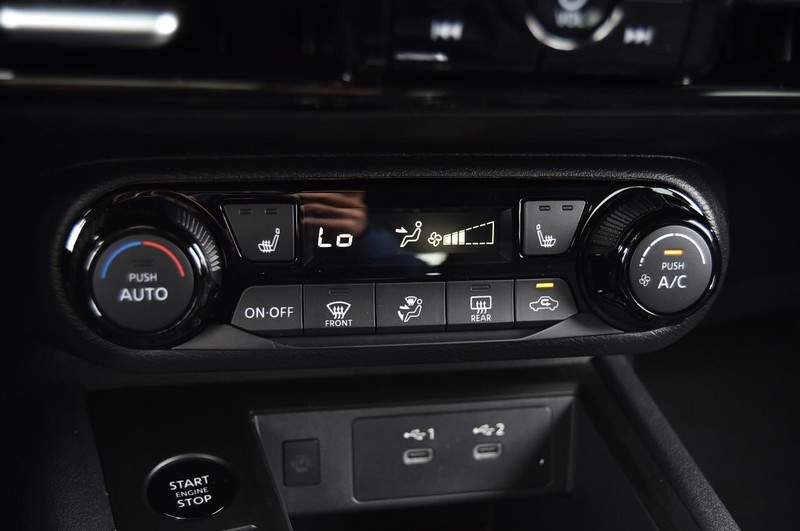 Nissan Kicks Vehicle Full-screen Gallery Image 15