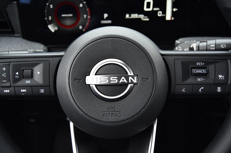 Nissan Kicks Vehicle Full-screen Gallery Image 19