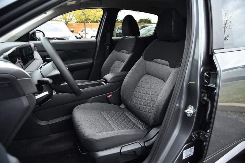 Nissan Kicks Vehicle Full-screen Gallery Image 20