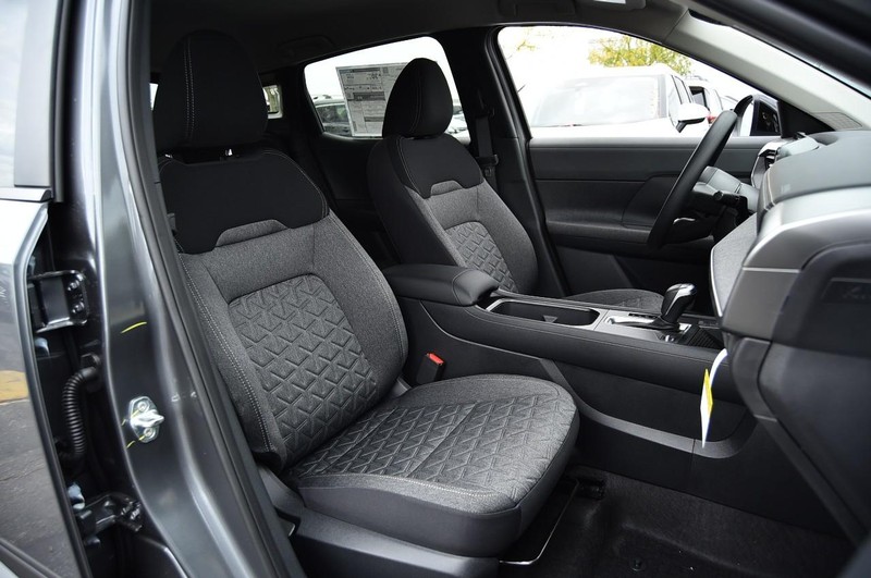 Nissan Kicks Vehicle Full-screen Gallery Image 21