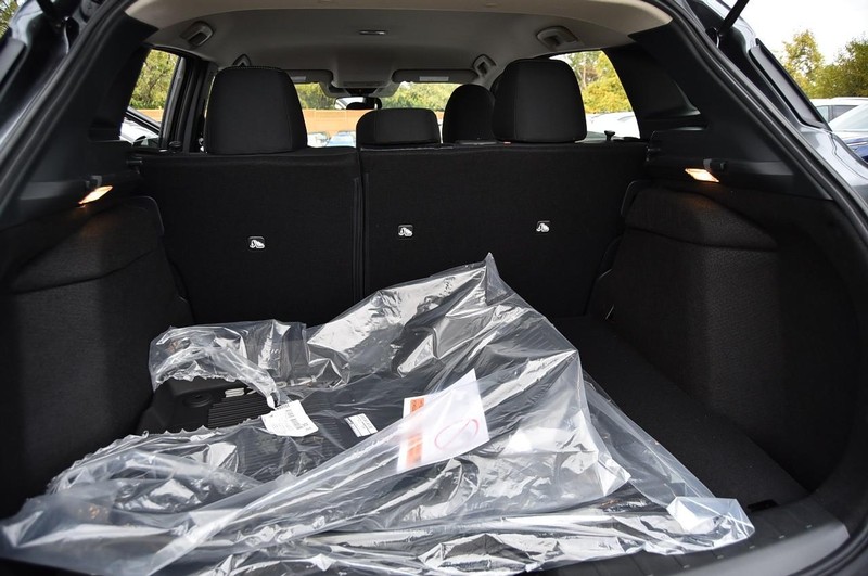 Nissan Kicks Vehicle Full-screen Gallery Image 23