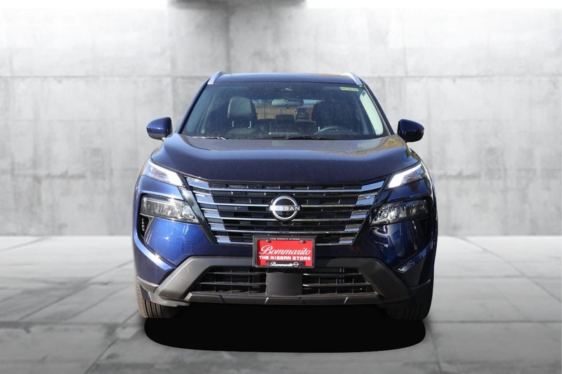 Nissan Rogue Vehicle Full-screen Gallery Image 4