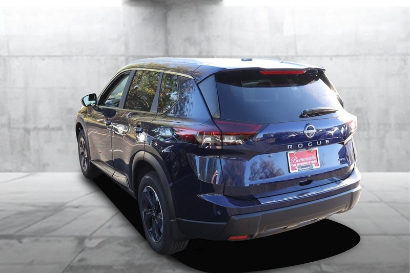 Nissan Rogue Vehicle Full-screen Gallery Image 7