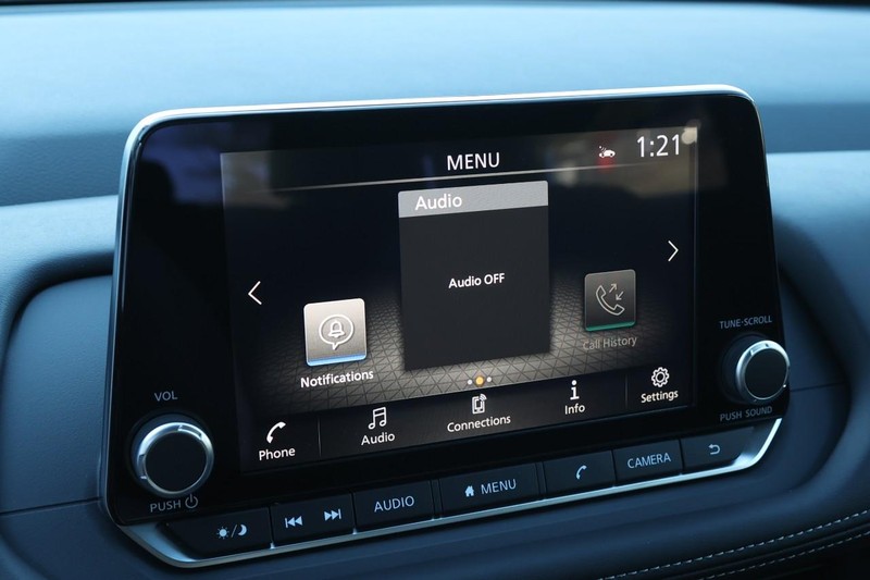 Nissan Rogue Vehicle Full-screen Gallery Image 10