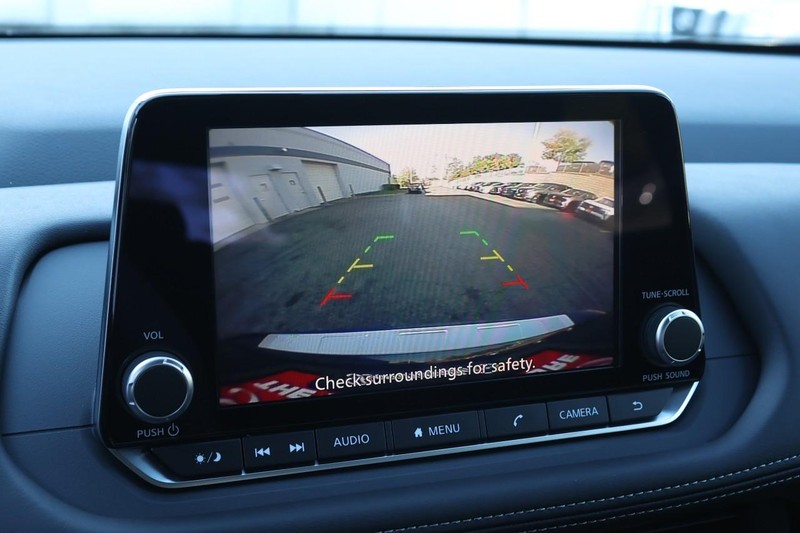 Nissan Rogue Vehicle Full-screen Gallery Image 11