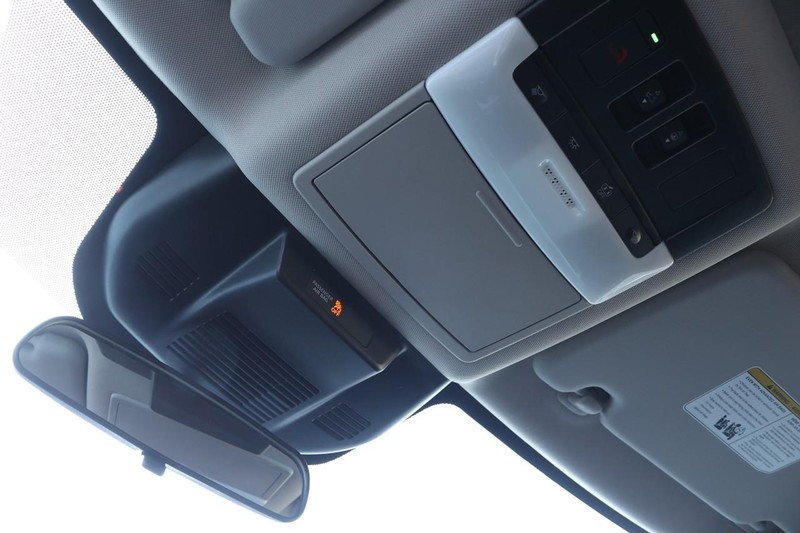 Nissan Rogue Vehicle Full-screen Gallery Image 14