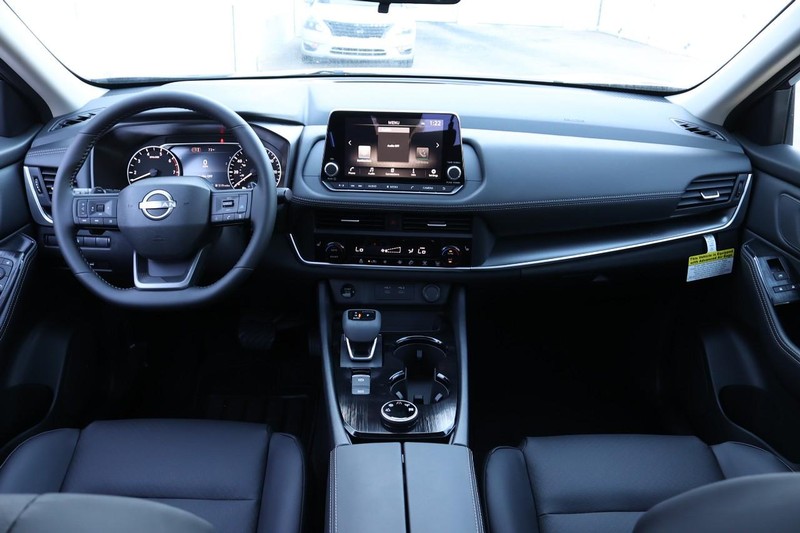 Nissan Rogue Vehicle Full-screen Gallery Image 20
