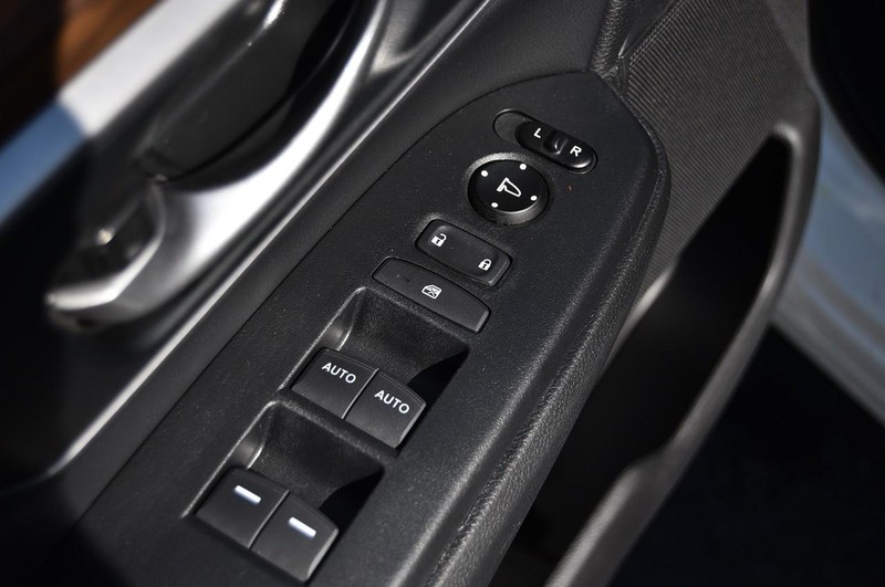 Honda CR-V Vehicle Full-screen Gallery Image 09