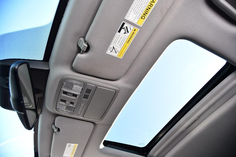 Honda CR-V Vehicle Full-screen Gallery Image 25