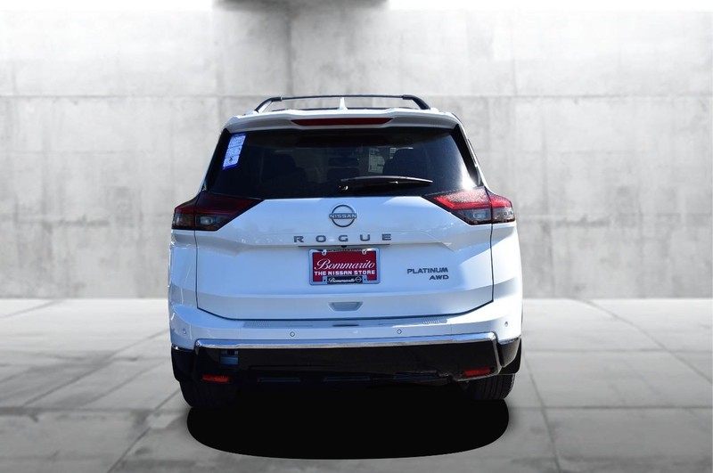 Nissan Rogue Vehicle Full-screen Gallery Image 6